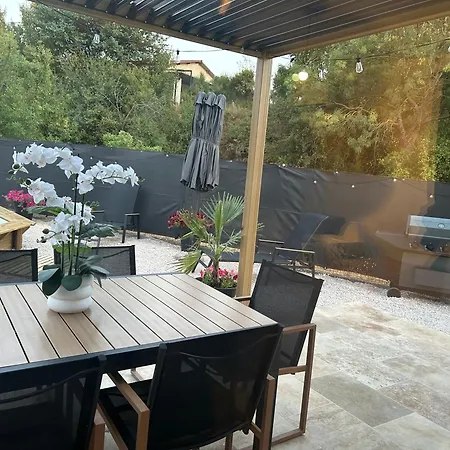 Aniane, Villa, Climatise, Piscine Six Personnes Vila *