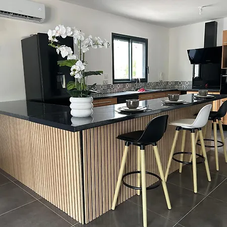 Aniane, Villa, Climatise, Piscine Six Personnes * Aniane