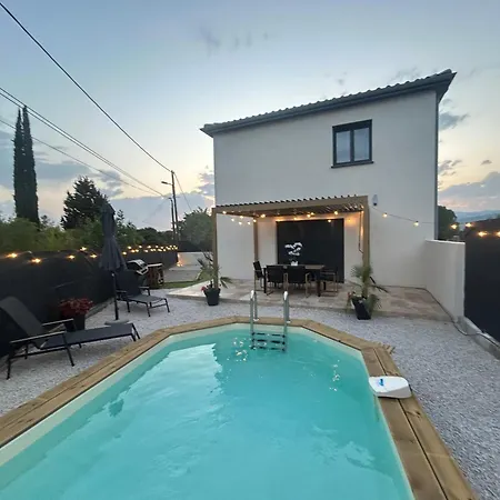 Aniane, Villa, Climatise, Piscine Six Personnes *